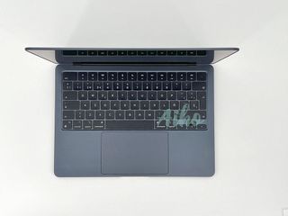 MacBook Air 13" M3 (2024) 8 CPU/8 GPU núcleos - SSD 512GB - 8GB RAM - Medianoche
