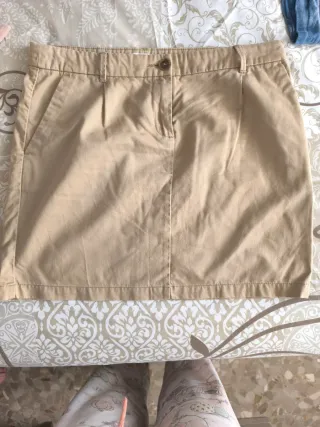 Falda corta beige