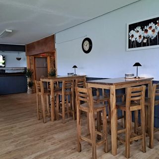 Mesas cadeiras bancos taburetes madeira Restaurant