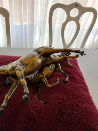 Figura di cavalli in ceramica