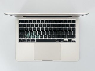 MacBook Air 13" M2 (2022) 8 CPU/8 GPU núcleos - SSD 256Gb - RAM 16Gb - Dorado