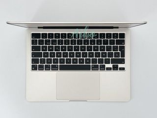 MacBook Air 13" M2 (2022) 8 CPU/8 GPU núcleos - SSD 256Gb - RAM 8GB - Dorado