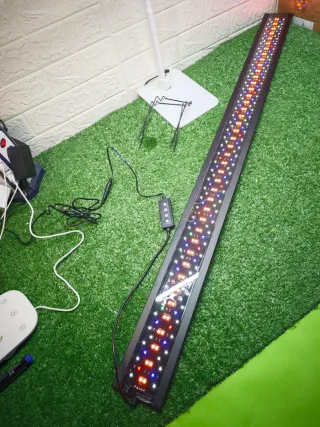 Luz LED Acuario RGBW 52W Control Remoto 115Cm
