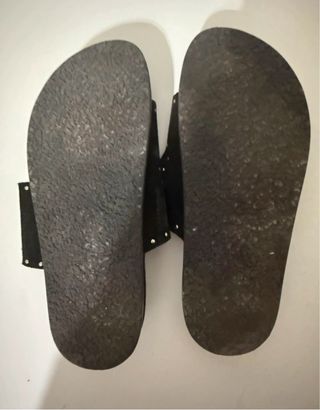 Sandalias Zara negras con tachuelas doradas T.38