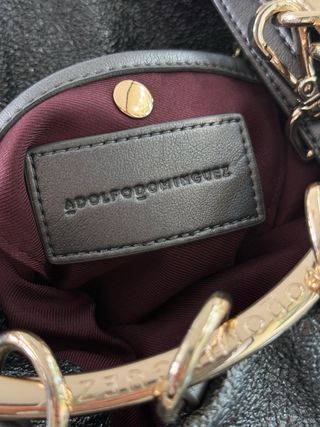 Bolso Adolfo Domínguez negro y dorado