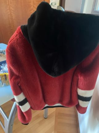 Pelliccia rossa, nera e bianca