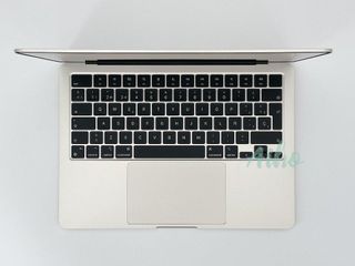 MacBook Air 13" M4 (2025) 10 CPU/10 GPU núcleos - SSD 512GB - 16GB RAM - Dorado