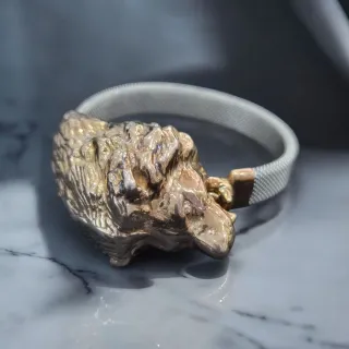 Pulsera con cabeza de león dorada