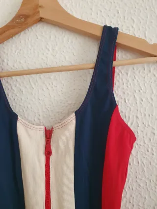 Costume sportivo con cerniera