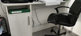 Escritorio y silla giratoria