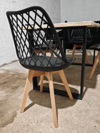 Mesa y 4 Sillas Comedor 140x70x75