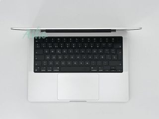 MacBook Pro 14" (2021) M1 PRO 10 CPU/16 GPU núcleos - SSD 1TB - 16GB - Plata