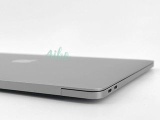 MacBook Pro 13" (2020) Intel Core i5 1.4GHz 4 núcleos - SSD 256GB - RAM 16GB - Gris Espacial