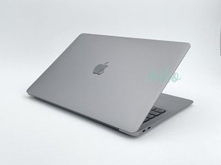 MacBook Air 13" (2020) Intel Core i3 1.1GHz 2 núcleos - SSD 512GB - RAM 8GB - Gris Espacial
