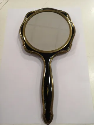 Antiguo espejo de mano con pájaros