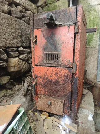 Caldera antigua roja