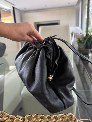 Borsa Pinko nera con catena dorata