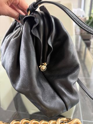 Borsa Pinko nera con catena dorata