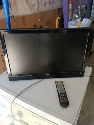 Tv 24 con soporte y mando