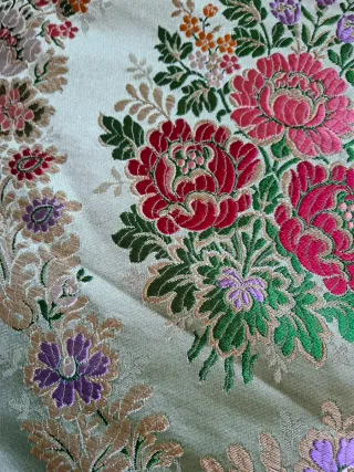 Tela bordada seda y dorados 55x70 cm