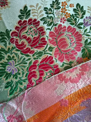 Tela bordada seda y dorados 55x70 cm