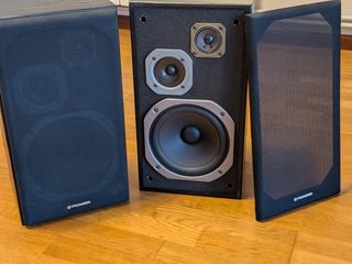 Altavoces Pioneer Negros y Plateados