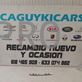 MOLDURA DERECHA RADIADOR MERCEDES CLASE C NUEVO