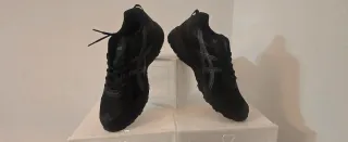 Zapatillas ASICS Negras y Grises