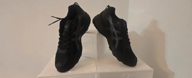 Zapatillas ASICS Negras y Grises