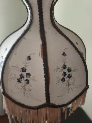 Candeeiro de mesa antigo com anjo