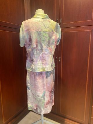 Conjunto elegante mujer estampado floral