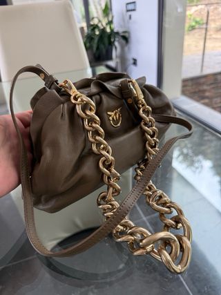 Borsa Pinko in pelle verde dorato con catena