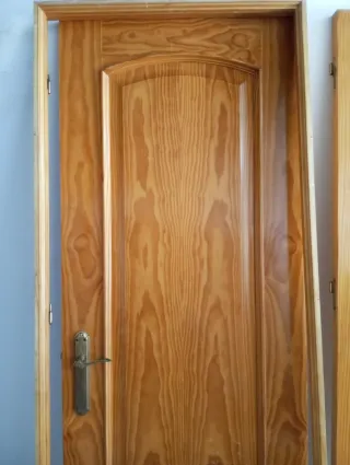 Puerta de madera provenzal