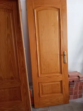 Puerta de madera provenzal