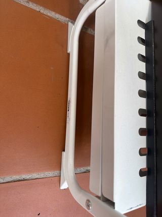 Estantería metálica blanca