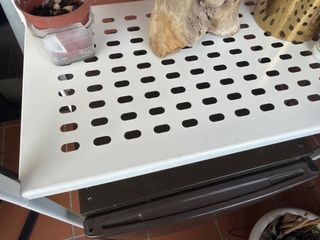 Estantería metálica blanca