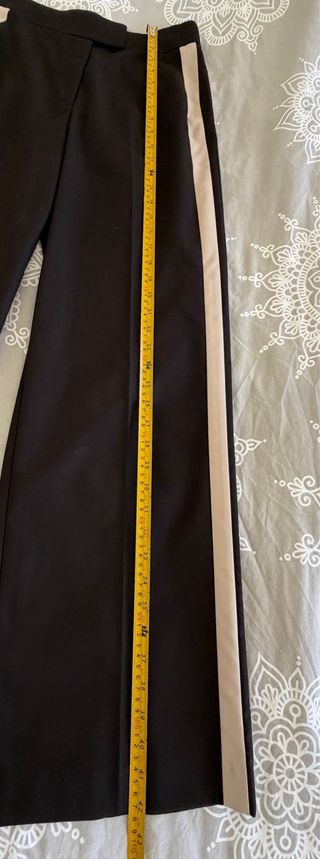 Pantalones MANGO rayas beige y negro