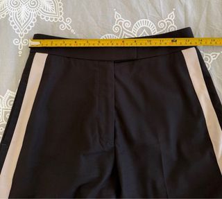 Pantalones MANGO rayas beige y negro