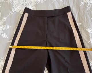 Pantalones MANGO rayas beige y negro