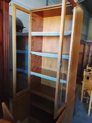 Vitrina madera maciza 2 cuerpos