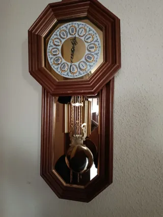 Reloj de pared antiguo madera
