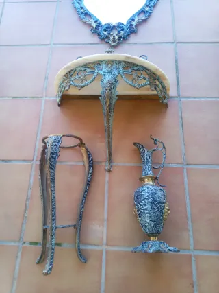 Mueble de entrada de bronce y mármol