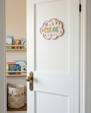 Letrero madera personalizado habitación infantil.