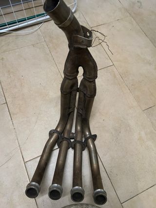 Colector y catalizador de r6 ‘05y tubo de escape .