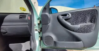 Opel Corsa C Guarnecido Puerta Delantera Derecha