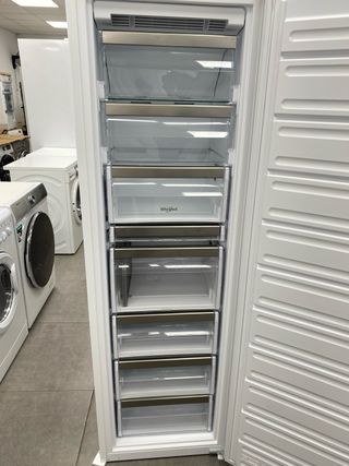 Congelador Whirlpool Integrado clase E 177,1x54cm