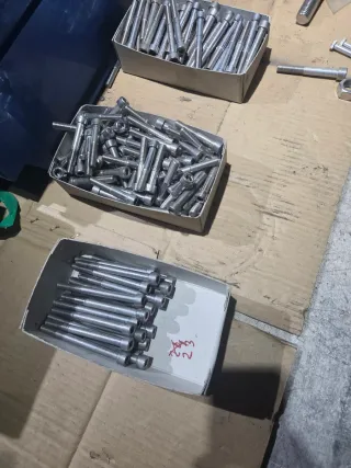 Lote 23 tornillos Allen inox A2 M10x110mm DIN 912