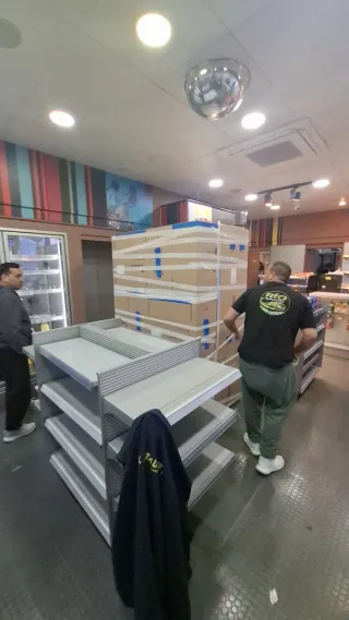 Mudanzas, portes, montajes de muebles y vaciados.