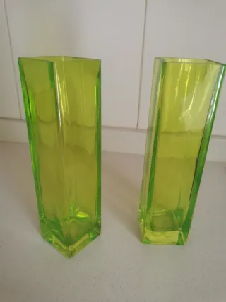 Par de jarrones de cristal verde