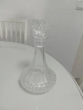 Licorera de cristal tallado